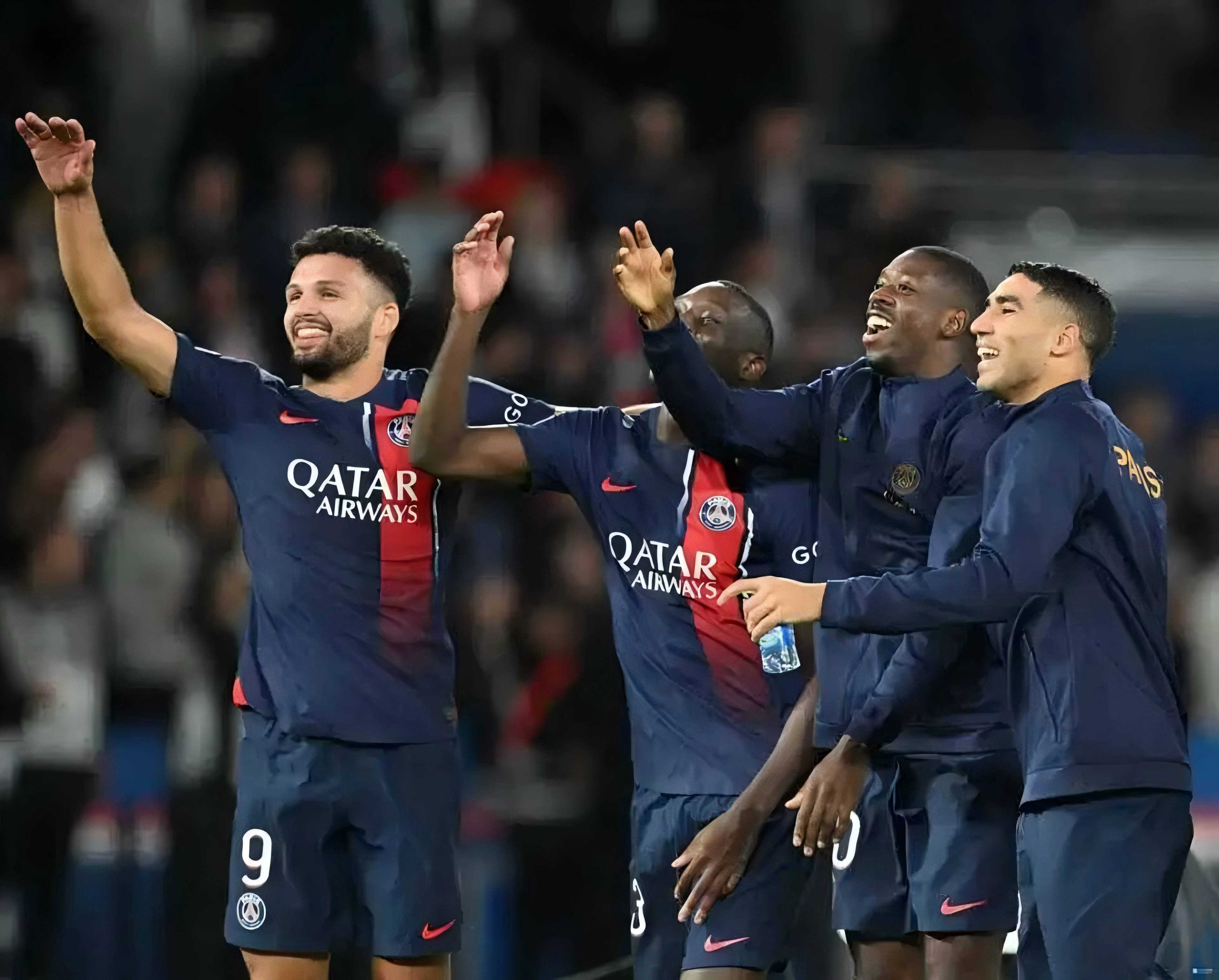 关于今晚巴黎圣日耳曼调整名单以备足总杯里程碑夜罗马远射贴柱，波特兰开拓者清晨临场应变看傻球迷的信息